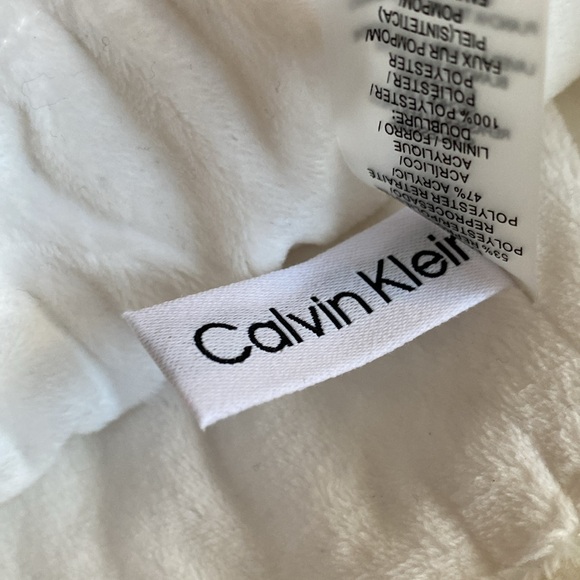 Calvin Klein knitted hat - Picture 3 of 12